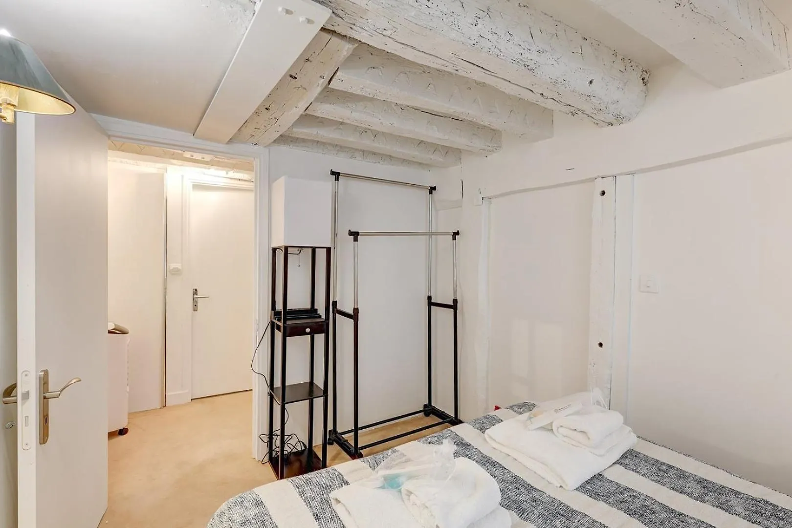 676 Noam - Elegant In Apartment *